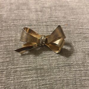 Elegant Gold-Tone Bow Brooch with Rhinestones